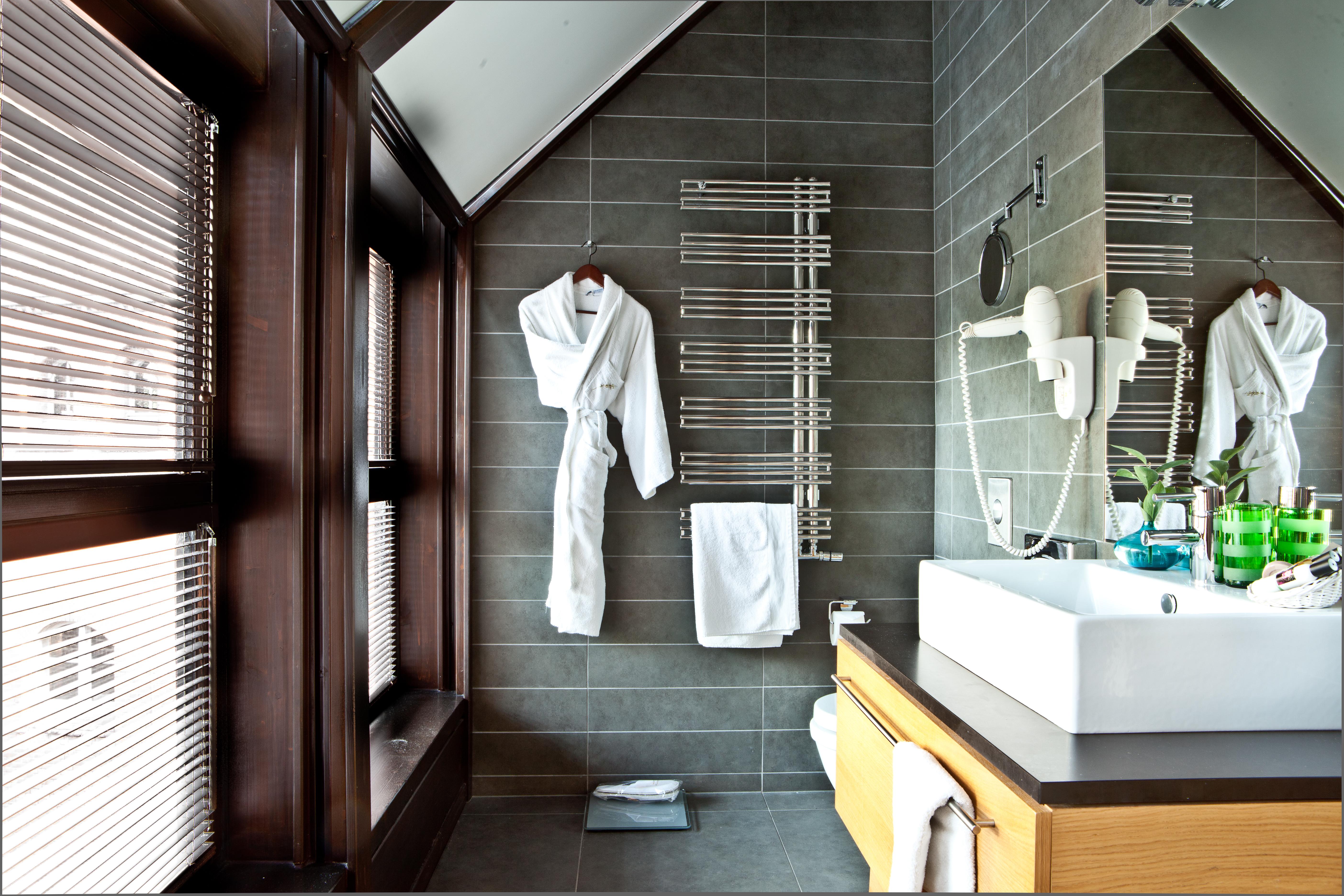 The Granary - La Suite Hotel Wrocław Extérieur photo A bathroom
