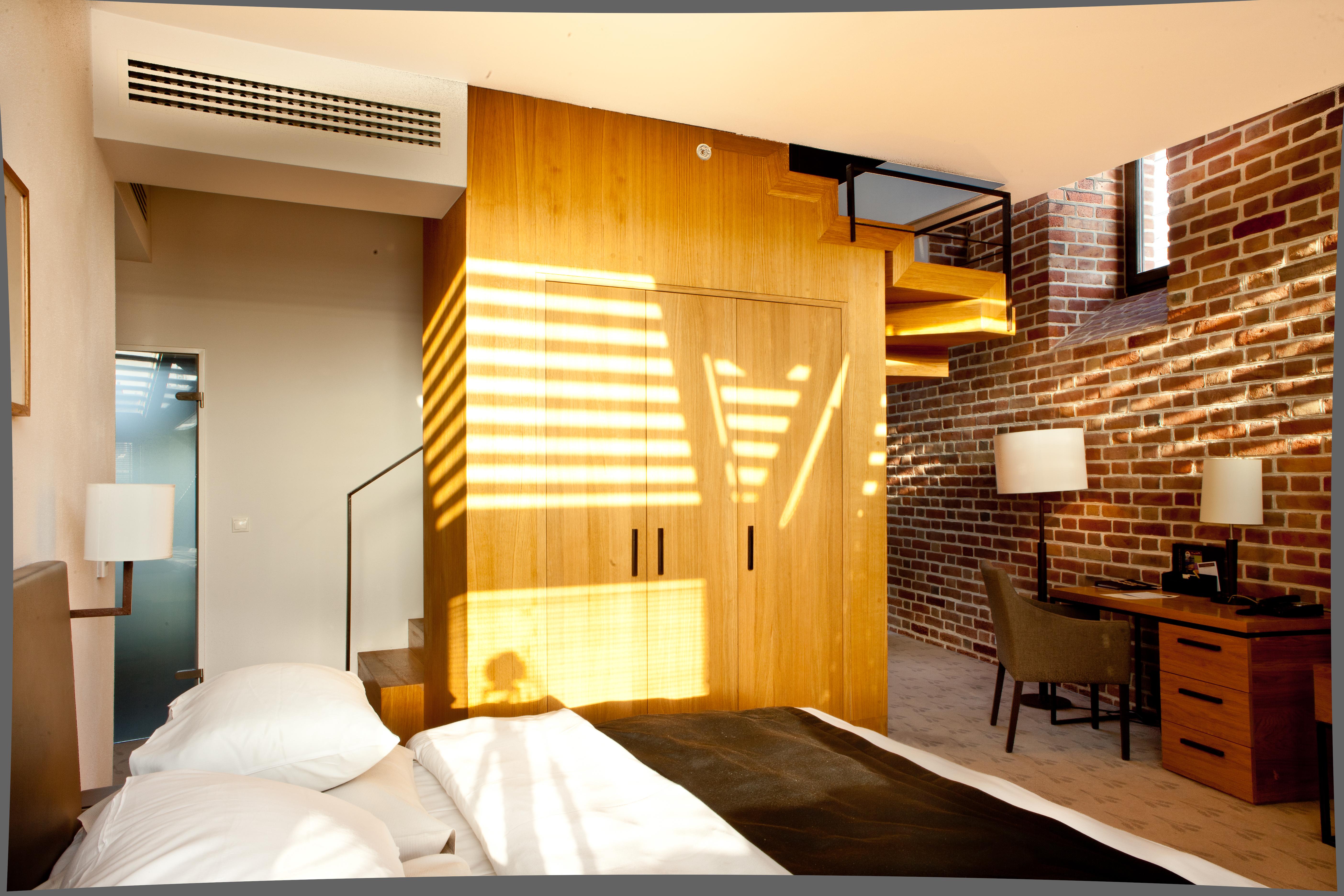 The Granary - La Suite Hotel Wrocław Extérieur photo A room at the hotel