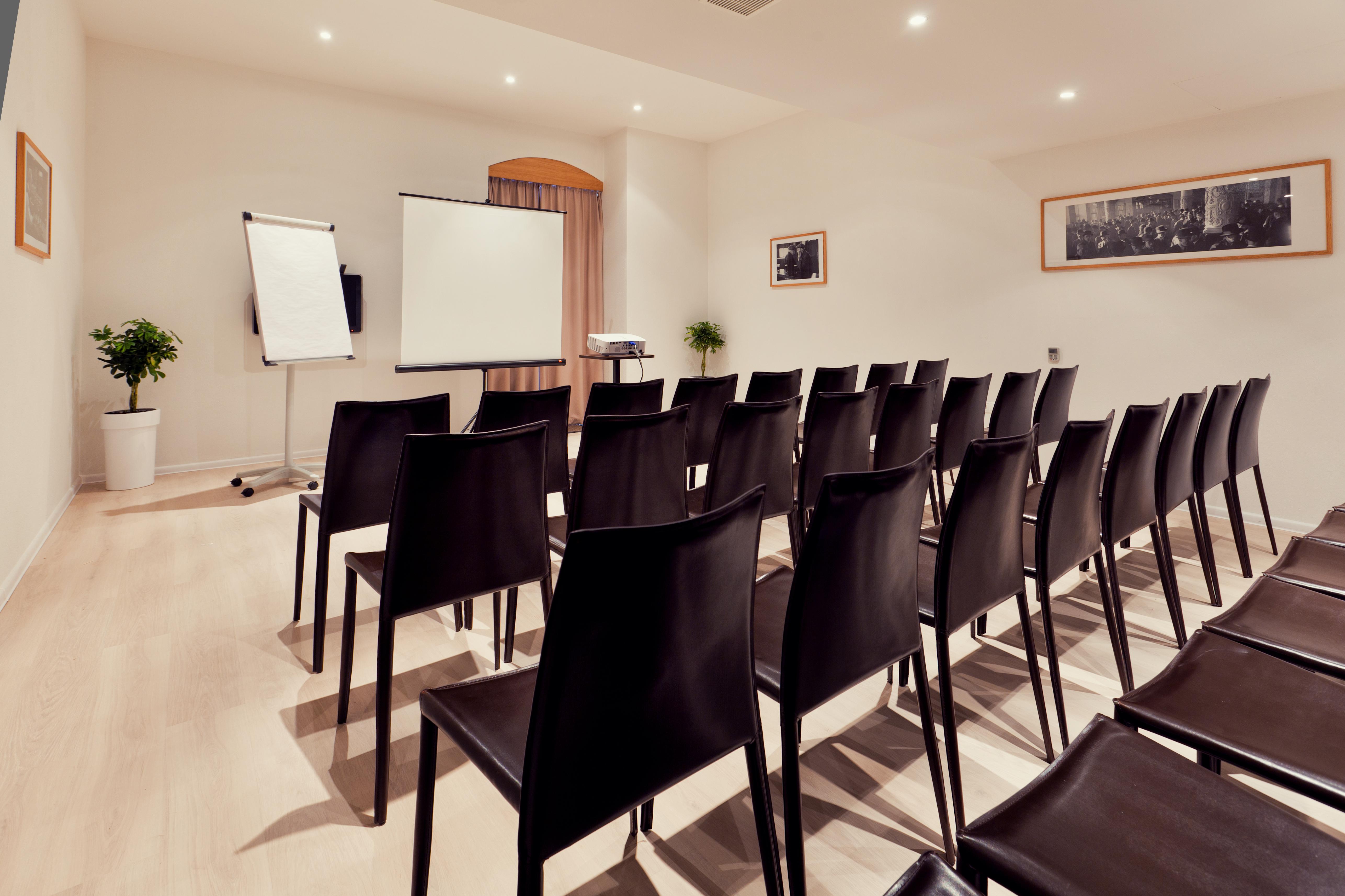 The Granary - La Suite Hotel Wrocław Extérieur photo Meeting room